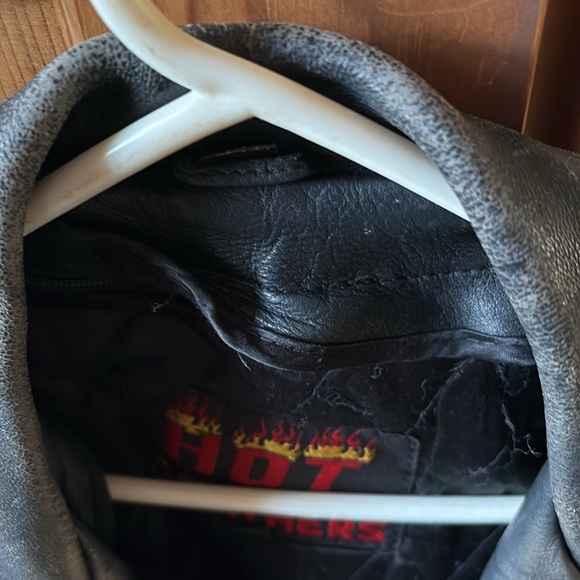 Genuine, Hit Leather. Weathered  100% leather jacket fits to medium - Picture 2 of 9